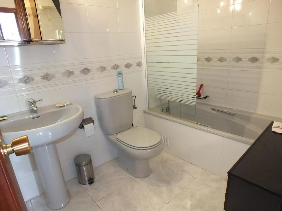 Apartamento Comodo De 3 Habitaciones Con Aire Acondicionado, Terraza Y Piscina En Roses - Es-204-16